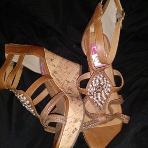 Wedge shoes